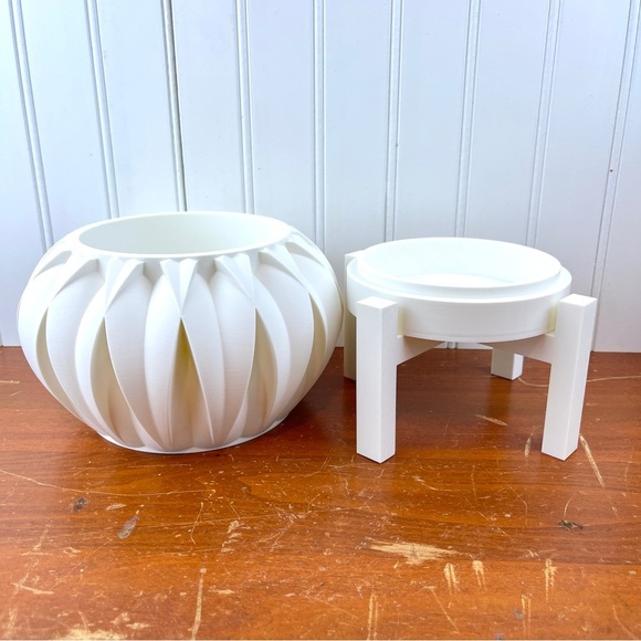 Halden Planter Pot, Indoor Planter w/ Drainage Hole and Drip Tray - Picture 6 of 8